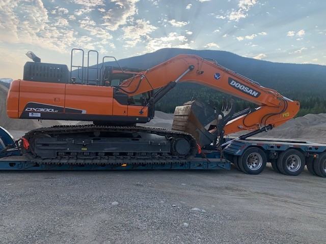 Doosan DX300LC excavator on lowbed